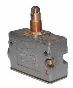 МП 1303 У2 исп.03, IP54, толкатель с поперечным расположением ролика, комбинированный, винт 